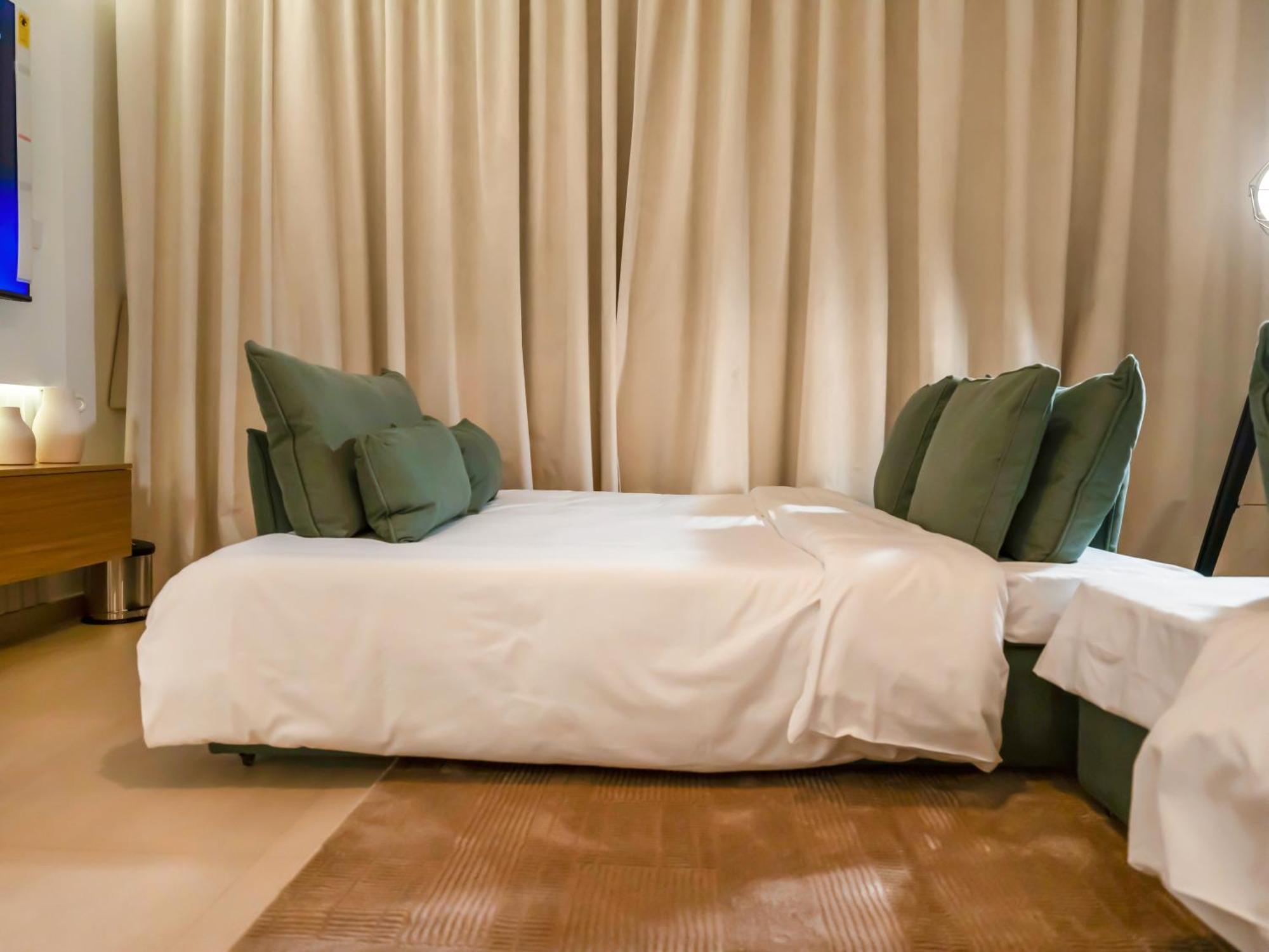 Lively New 2br Located Between Difc & Downtown With Difc View *